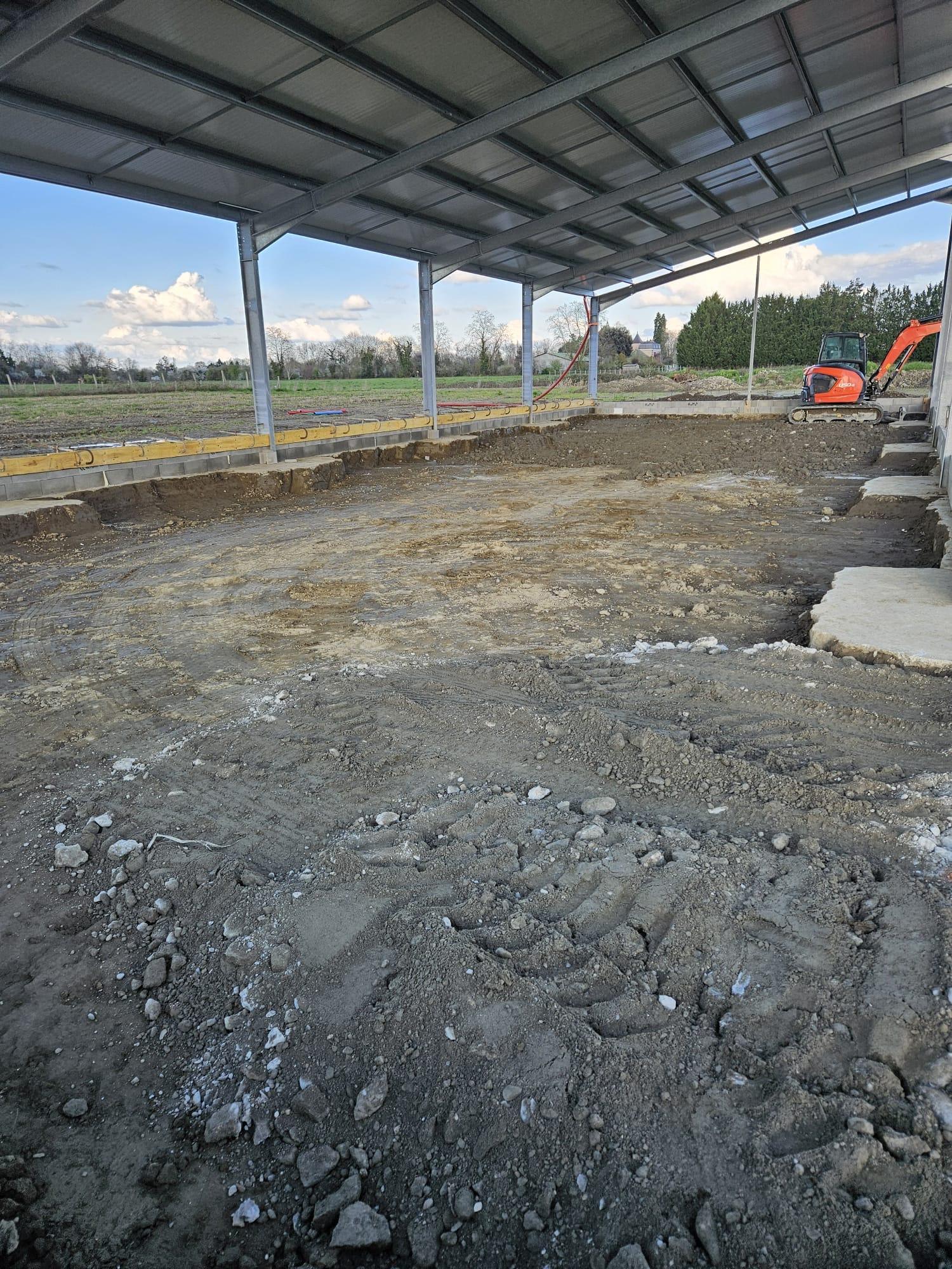 Préparation de dalle avec mini pelle Kubota à Tarbes
