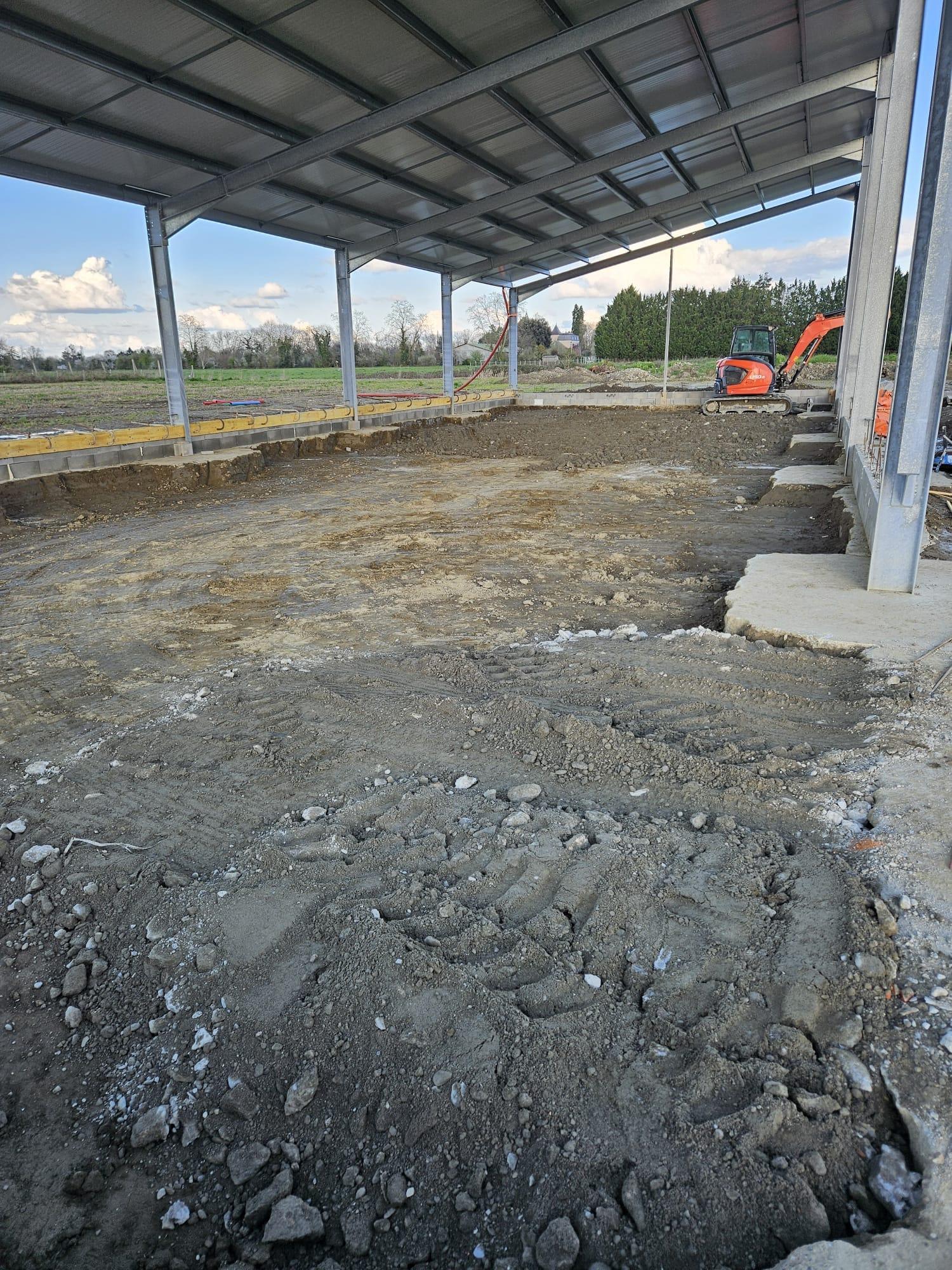 Terrassement pour dalle béton avec mini pelle dans les Hautes-Pyrénées