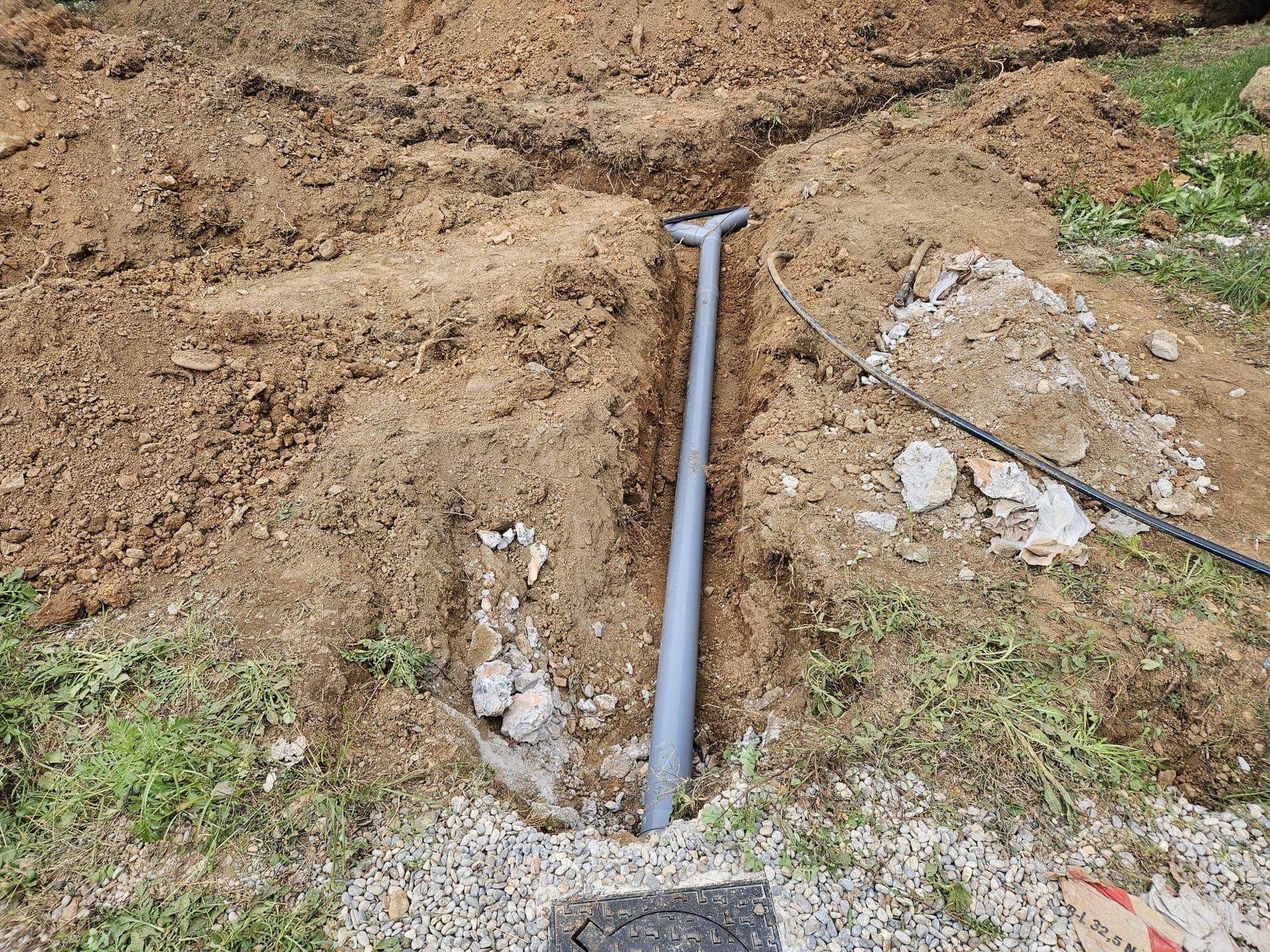Pose de micro station et fosse septique avec mini-pelle dans les Hautes-Pyrénées